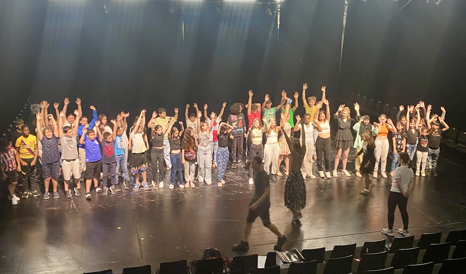 Interkulturelles Musiktheater in Grund- und Mittelschulen
